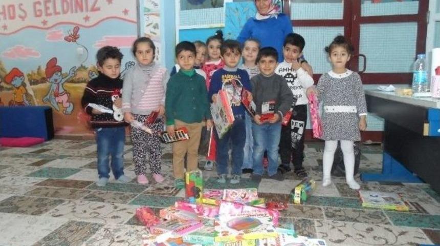 &Uuml;niversite &Ouml;ğrencisinden Silopili &Ccedil;ocukları Sevindiren Hediye