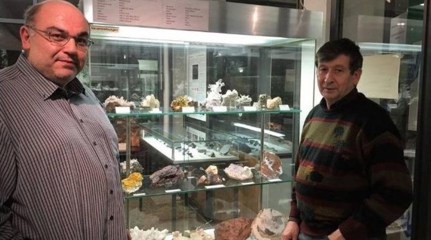 Bu Gurbet&ccedil;i Ayakta Alkışlanır