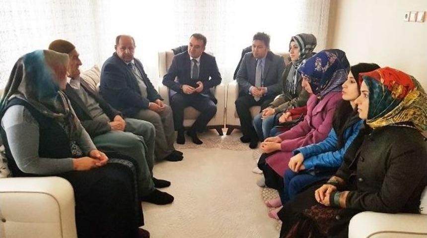 Adıyaman Kyk İdarecileri Ve &Ouml;ğrencileri Şehit Ailesiyle Bir Araya Geldi