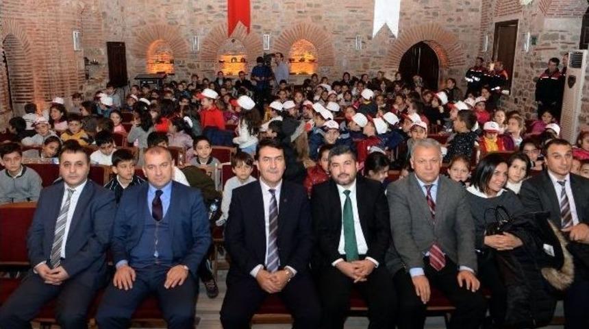 Kediden &Ccedil;ocuklara &Ccedil;evre Dersi