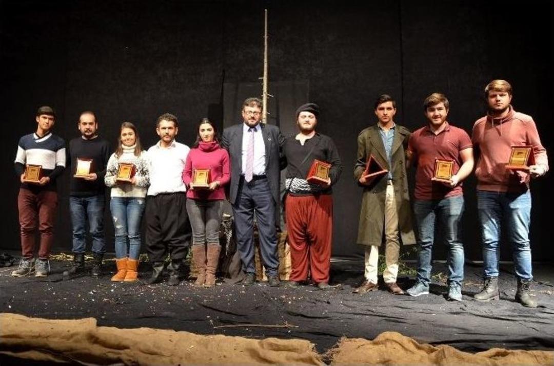 Denizlili Tiyatroculardan Boz&uuml;y&uuml;k &Ccedil;ıkarması