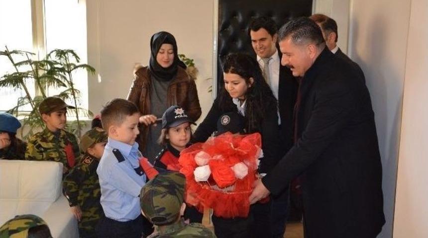 &Ouml;ğrenciler&rsquo;den Polise Taziye Ziyareti