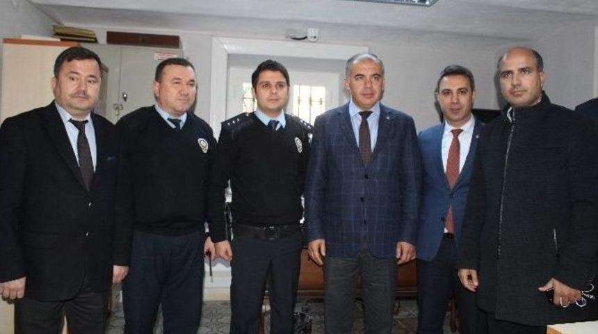 Ak Parti İzmir, Polisin Yanında