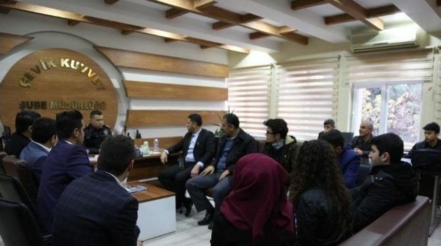 Gen&ccedil;lerden &Ccedil;evik Kuvvet Polisine Başsağlığı Ziyareti