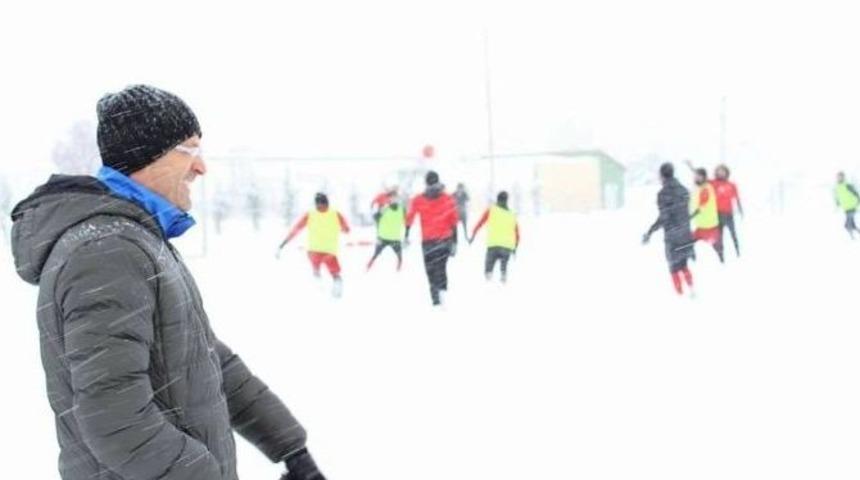 Evkur Yeni Malatyaspor Karlı Sahada &Ccedil;alıştı