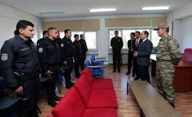 Vali Işık İle Komutanlardan Polislere Moral Desteği