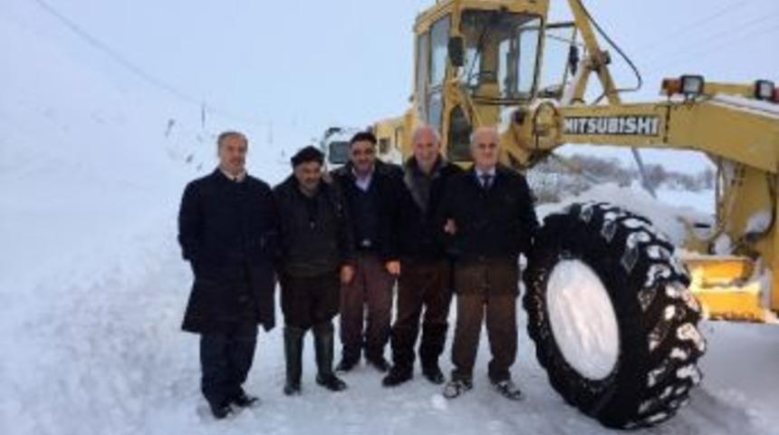 G&uuml;m&uuml;şhane&rsquo;de Kapalı K&ouml;y Yollarının Y&uuml;zde 90&rsquo;ı A&ccedil;ıldı