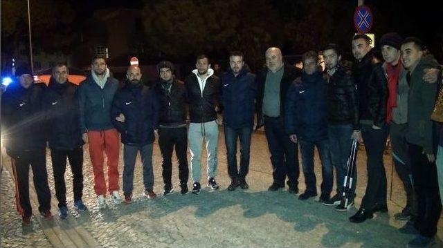 İzmir&rsquo;deki Ter&ouml;re Lanet Mitinginde Herkesi Duygulandıran Pankart 1