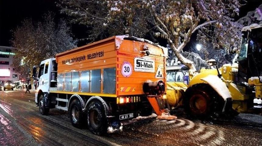 B&uuml;y&uuml;kşehir Belediyesinin Kar Mesaisi Devam Ediyor