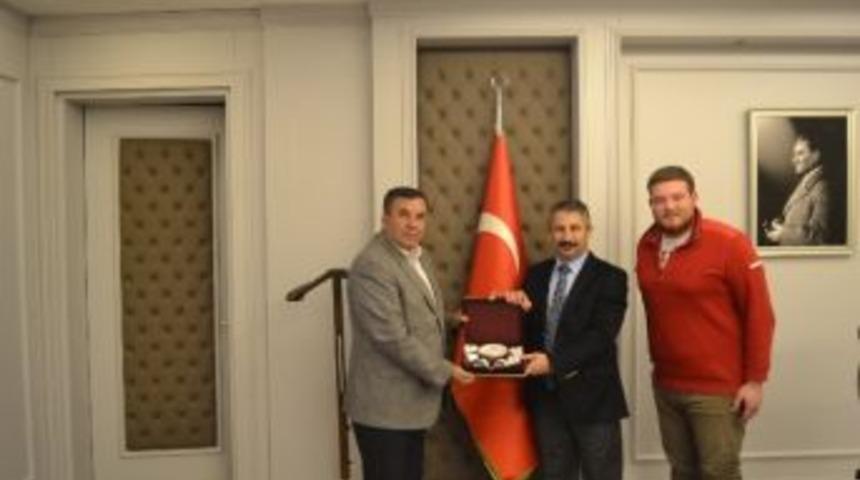 T&uuml;rk Kızılayı Eskişehir Şube Başkanı Girgin&rsquo;den İl Emniyet M&uuml;d&uuml;r&uuml; Din&ccedil;&rsquo;e Başsağlığı Ziyareti