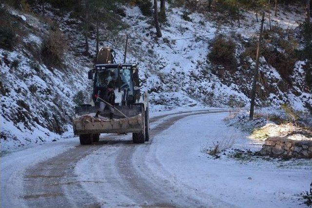 Belen’de Buzlanmaya Karşı Yollar Tuzlandı