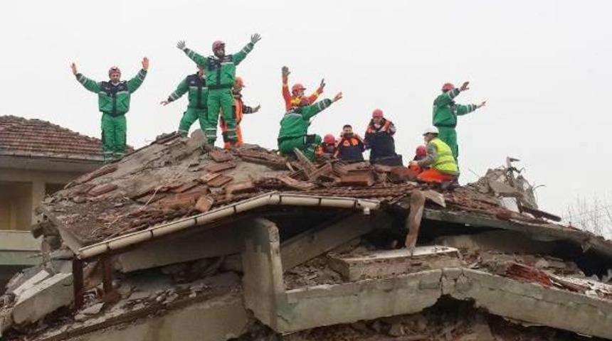 G&ouml;lc&uuml;k'te, 17 Ağustos'u Hatırlatan Deprem Tatbikatı