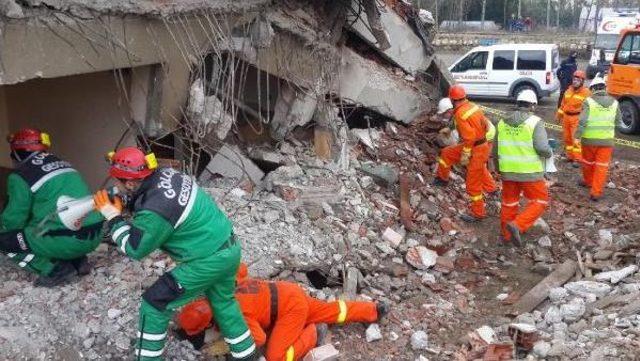 Gölcük'te, 17 Ağustos'u Hatırlatan Deprem Tatbikatı