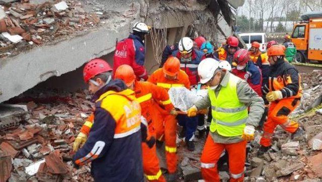 Gölcük'te, 17 Ağustos'u Hatırlatan Deprem Tatbikatı