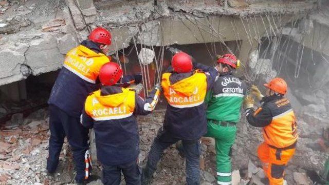 Gölcük'te, 17 Ağustos'u Hatırlatan Deprem Tatbikatı