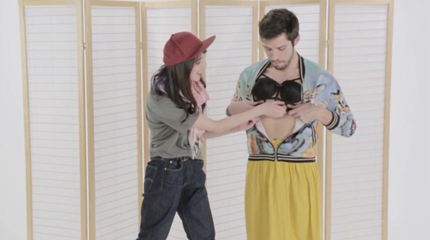 Birbirlerinin kıyafetlerini giyip, taklitlerini yaptılar!