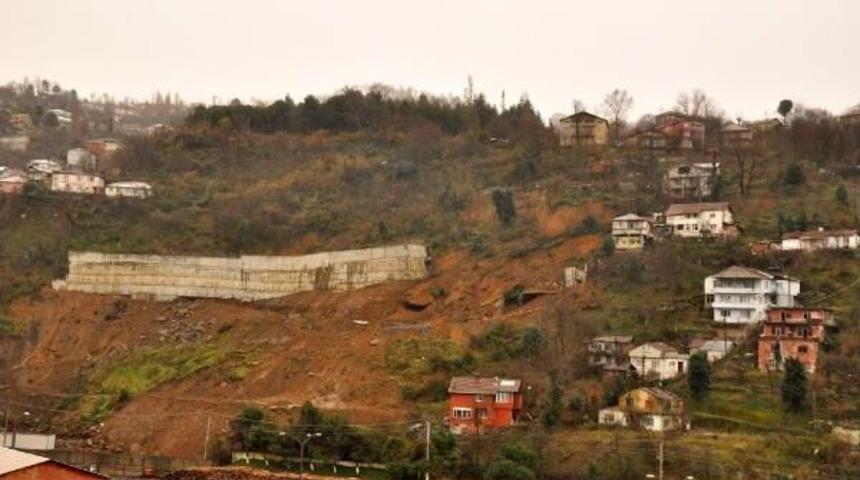 Zonguldak'ta Heyelan Nedeniyle 11 Ev Tahliye Edildi