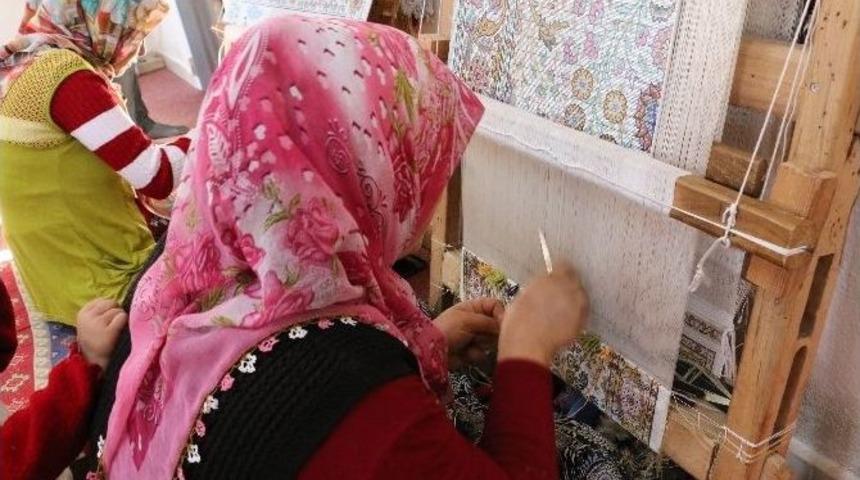 İpek Halılar G&ouml;z Kamaştırıyor