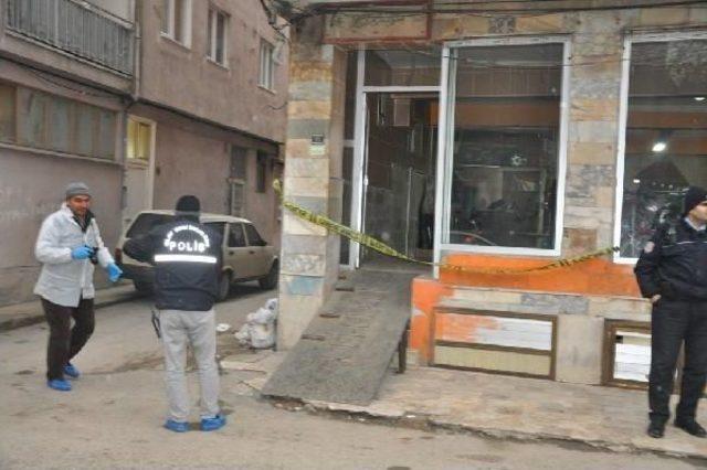 Otomobille Kovaladıkları 2 Kişiyi Tamircide Vurdular