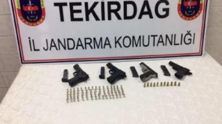 &Ccedil;orlu'daki Bir Evde 4 Tabanca Ele Ge&ccedil;irildi