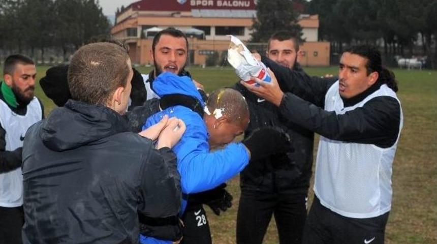 Mehmet Aurelio&rsquo;ya Brezilya Usul&uuml; Kutlama