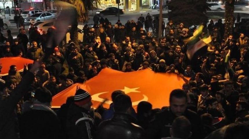 İneg&ouml;ll&uuml; Gen&ccedil;lerden Halep&rsquo;teki Katliama Tepki