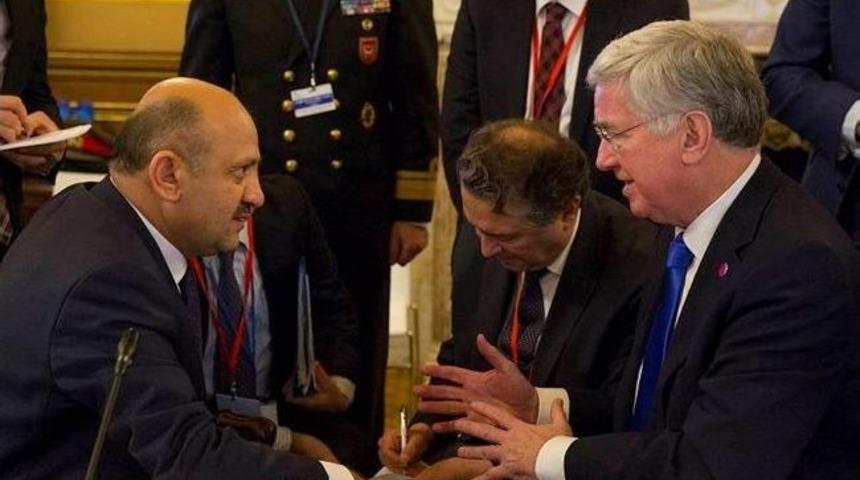 Milli Savunma Bakanı Işık, İngiltere&rsquo;deki Deaş Toplantısına Katıldı