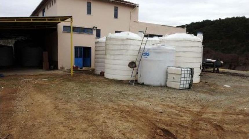 &Ccedil;anakkale'de 90 Ton Ka&ccedil;ak Şarap Ele Ge&ccedil;ti