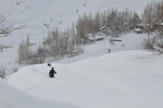 Hakkari'de Karla Mücadele Çalışması Devam Ediyor