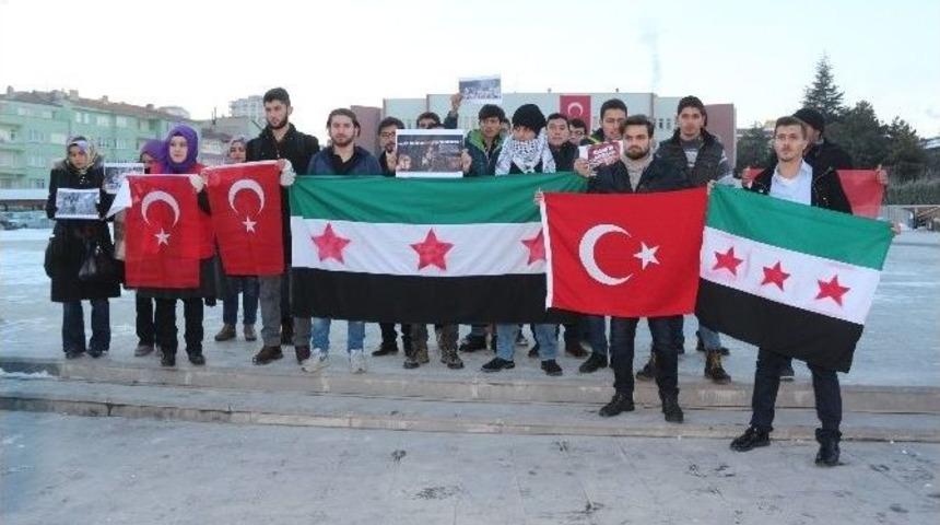 Suriyeli &Uuml;niversite &Ouml;ğrencileri Halep&rsquo;teki Kardeşleri İ&ccedil;in Dua Etti