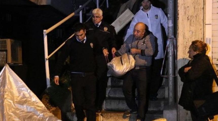 Kadın Saldırganın Vurduğu &Uuml;nl&uuml; Yazarın Cenazesi Adli Tıp Kurumuna Kaldırıldı