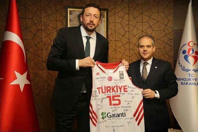 Türkiye Basketbol Federasyonu, Bakan Kılıç'ı Ziyaret Etti