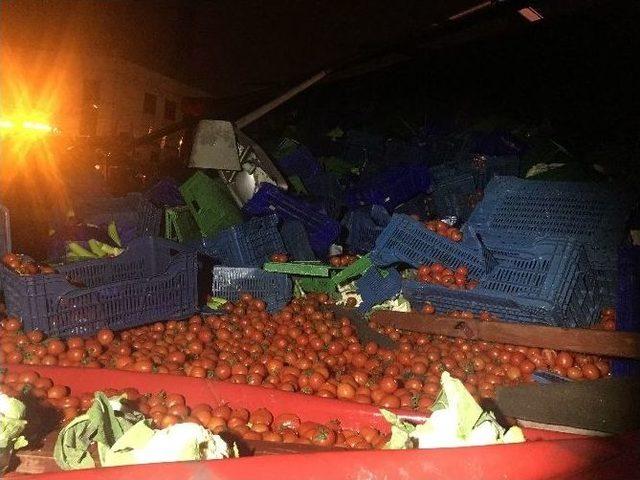 Tem Otoyolu&rsquo;nda Sebze Y&uuml;kl&uuml; Tır Yan Yattı: 1&rsquo;i Ağır 2 Yaralı 2