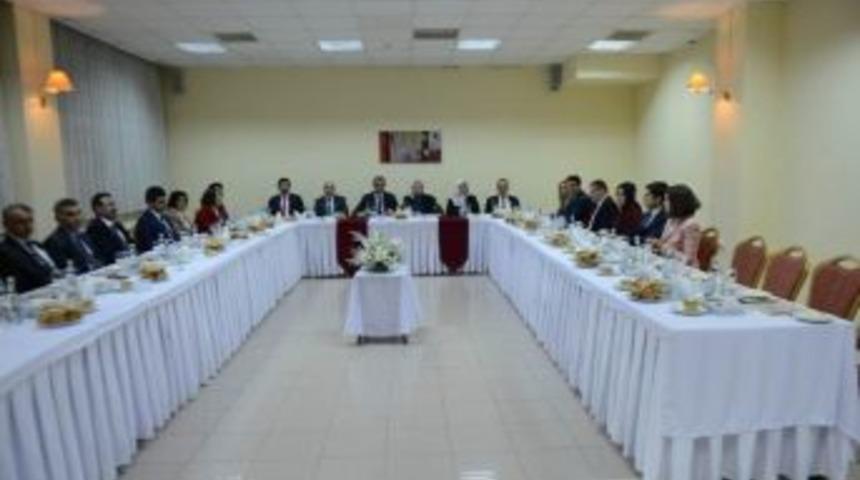 Vali Yardımcısı Ve Kaymakamlara Veda Yemeği