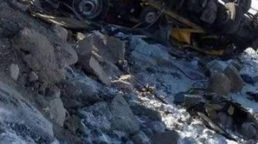 Tır Şarampole Devrildi: 1 &Ouml;l&uuml;