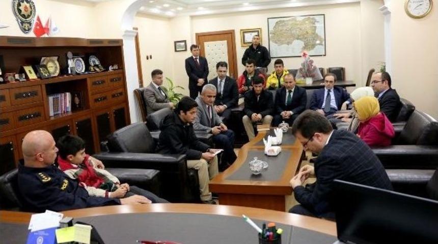 Hakkari Halkından Polise Başsağlığı Ziyareti