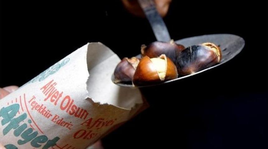 Soğuk Kış G&uuml;nlerinde Sokak Başlarının Vazge&ccedil;ilmezi Kestane Satıcıları Giresun&rsquo;da Yerlerini Aldı