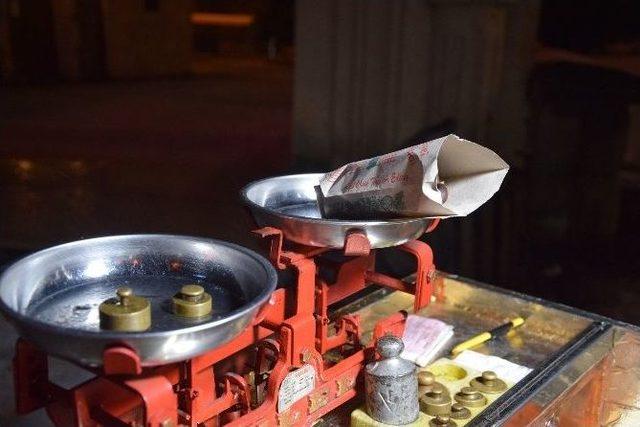 Soğuk Kış G&uuml;nlerinde Sokak Başlarının Vazge&ccedil;ilmezi Kestane Satıcıları Giresun&rsquo;da Yerlerini Aldı 2