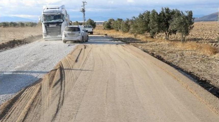 Yollarda Asfalt &Ccedil;alışması S&uuml;r&uuml;yor