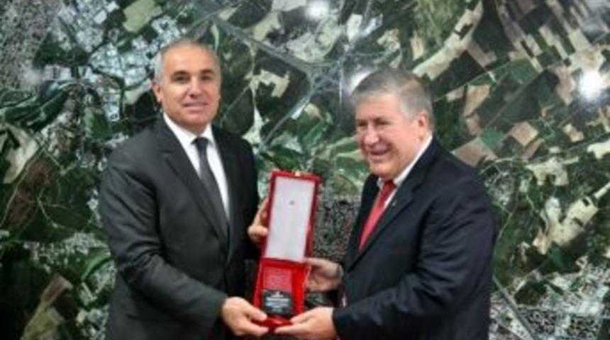 Kaymakam Kılı&ccedil;&rsquo;tan &Ccedil;orlu Tso&rsquo;ya Teşekk&uuml;r Plaketi