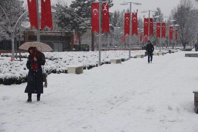 Bolu’da Şehir Merkezi Beyaza Büründü