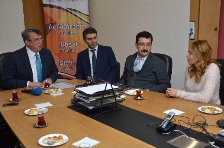 Prof. Dr. Güney, Aöf’ün Eskişehir’de Yaşayan Başarılı Öğrencileriyle Buluştu G1
