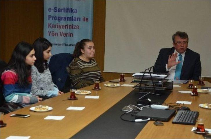Prof. Dr. Güney, Aöf’ün Eskişehir’de Yaşayan Başarılı Öğrencileriyle Buluştu G3