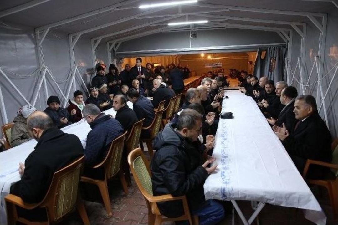 B&uuml;nyan Belediyesi Sokak Ve Yaban Hayvanlarını Unutmuyor