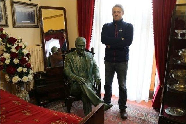 &Uuml;nl&uuml; Oyuncu &Uuml;z&uuml;mc&uuml;&rsquo;den G&uuml;rkan&rsquo;a Ziyaret 1