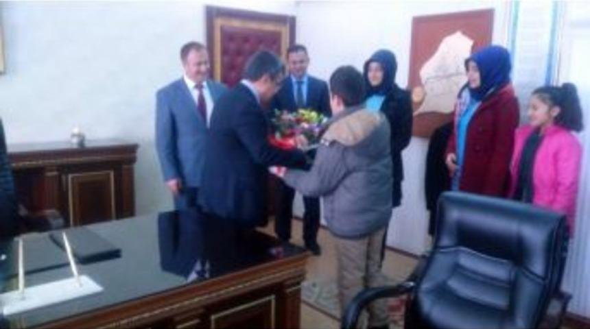 Pasinler Mem&rsquo;den Kaymakam Ada&rsquo;ya Plaket