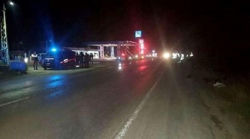 Minib&uuml;s Beklerken Kamyonun &Ccedil;arptığı Garson &Ouml;ld&uuml;