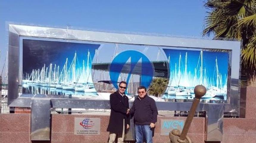 Teos Marina'da Bayrak Değişimi