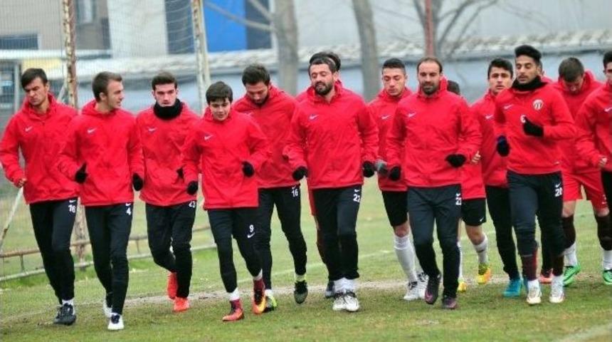İneg&ouml;lspor Ara Transferi Bekliyor