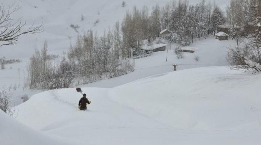Hakkari&rsquo;de 37 K&ouml;y Ve 126 Mezra Yolu Ulaşıma Kapandı
